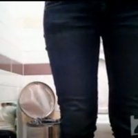 Скрытая камера в женском туалете вид спереди и снизу