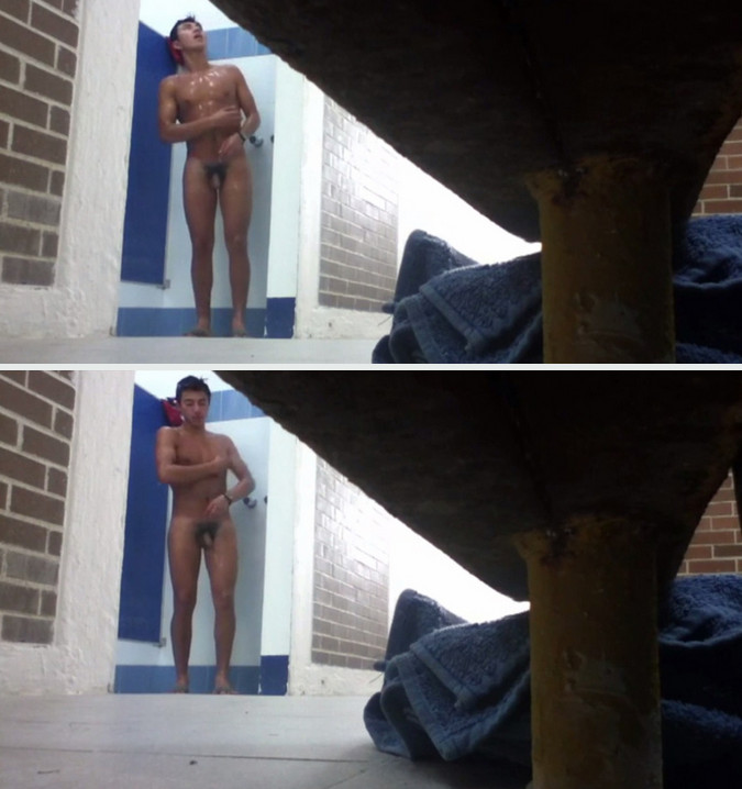 Селфи голых девушек в мужской раздевалке фото