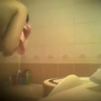 Девушка с волосатой писькой принимает ванную